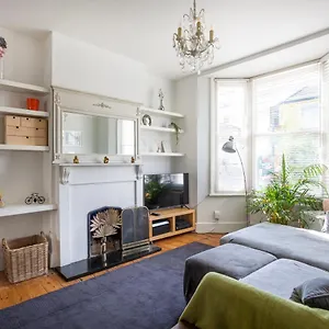 King Bd, Spacious 4bd Victorian In Hove, 5 Mins From Beach! , Brighton United Kingdom