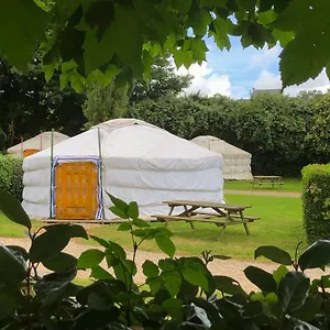 Kerlaudy Et Yourtes Campsite